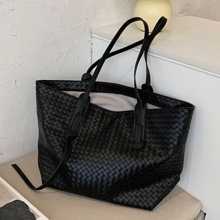 Straw Shoulder Bag — minimalist natural straw